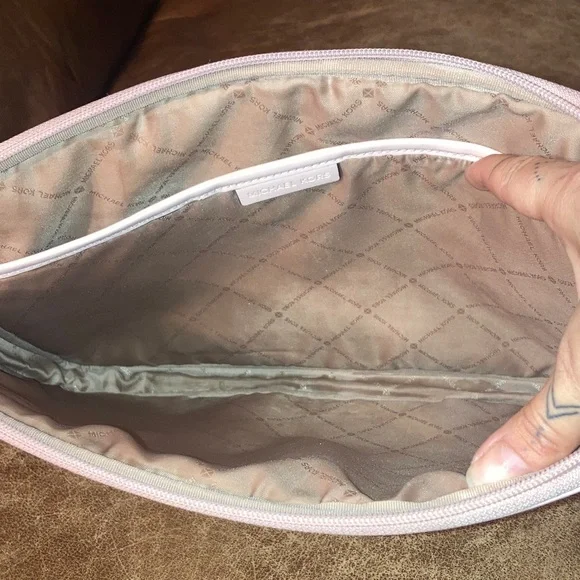 Michael Kors Blush and Cream Laptop Case - Picture 4 of 9